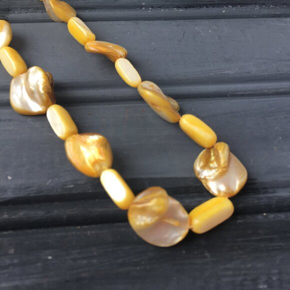 Yellow Shell Necklace - Picture 2 of 8